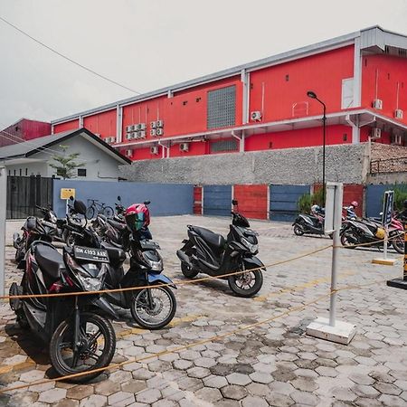 Reddoorz Premium @ Dna Fun Zone Pekanbaru Ngoại thất bức ảnh